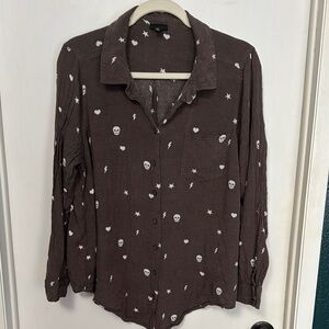 Torrid Gray Button Down Shirt with White Skull and Heart Print